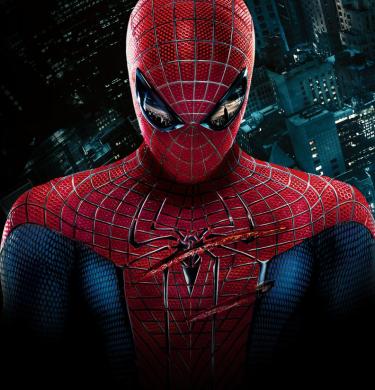 Homem Aranha olhando a cidade